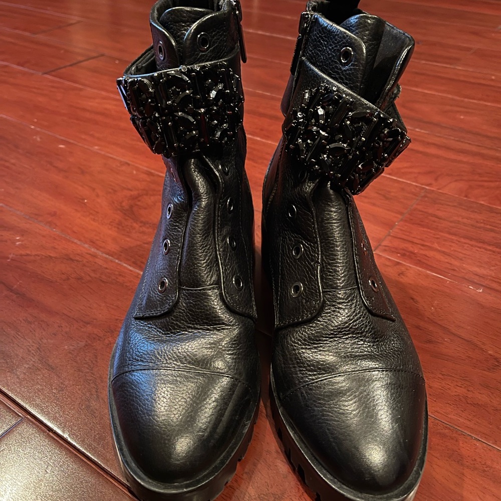 Karl Lagerfeld Paris Winter Broach Ankle Boot Black sz8.5